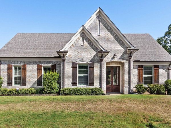 110 LAUREL GLEN DR, Oakland, TN 38060