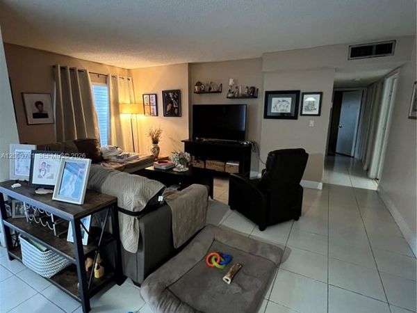 13870 SW 62nd St, Unit 310, Miami, FL 33183