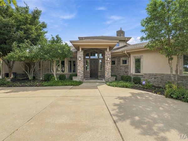 12864 Willow Pond Court, Des Peres, MO 63131