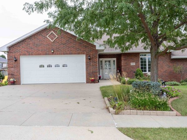 2180 Comanache Drive, Asbury, IA 52002