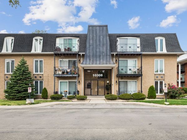 10308 Circle Drive , Unit 302, Oak Lawn, IL 60453