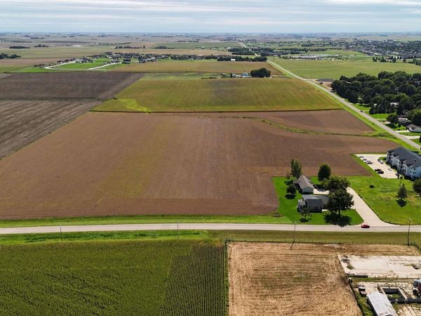 14th St SE, Sioux Center, IA 51250