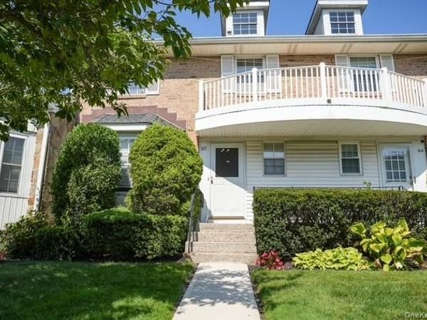 105 Glen Way, Syosset, NY 11791