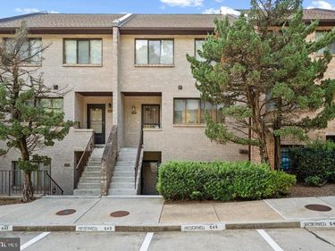 3895 B STEPPES COURT , Unit 3895B, FALLS CHURCH, VA 22041