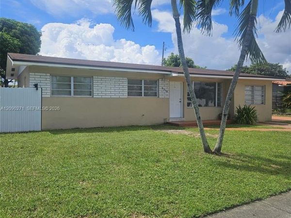5318 W 4th Ln , Hialeah, FL 33012