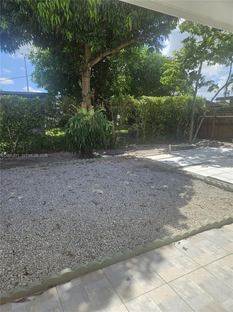 5318 W 4th Ln , Hialeah, FL 33012 Photo