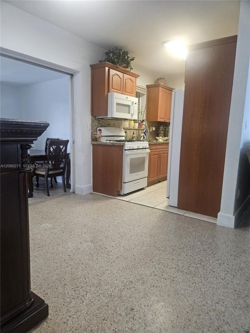 5318 W 4th Ln , Hialeah, FL 33012 Photo