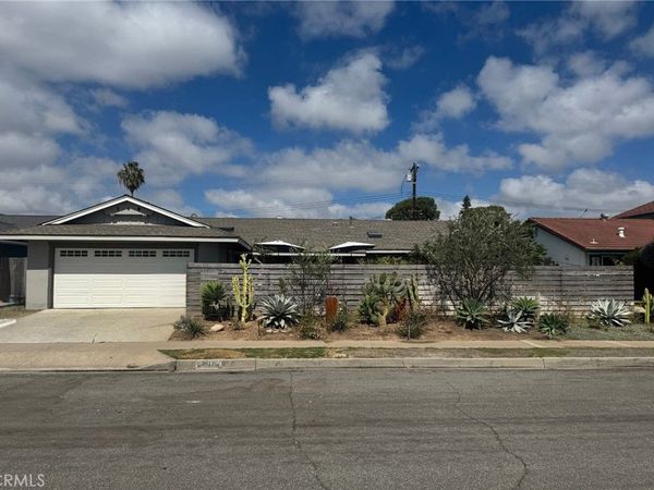 2817 La Salle , Costa Mesa, CA 92626