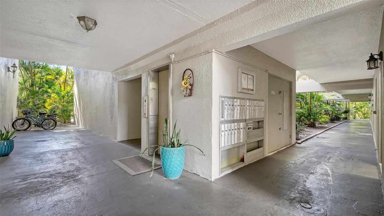 3360 S Osprey Avenue, Unit 209B, Sarasota, FL 34239 Photo