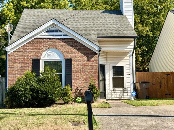 704 Maple Pl, Nashville, TN 37216