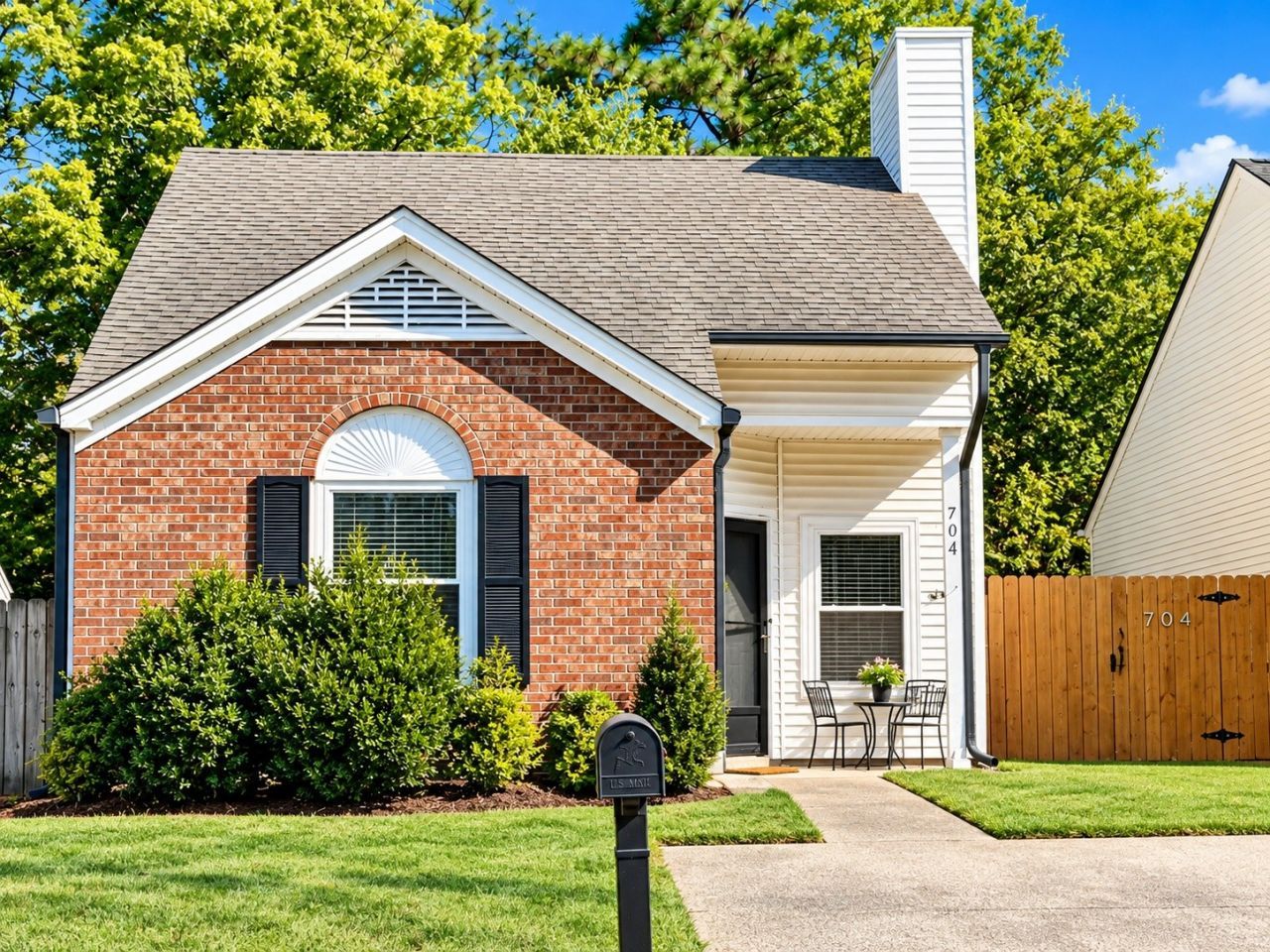 704 Maple Pl, Nashville, TN 37216 Main Photo