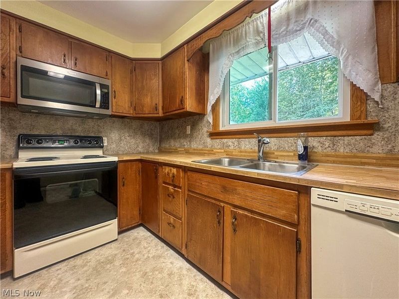 328 Geauga Portage Easterly Road NE, Cortland, OH 44410 Photo 15