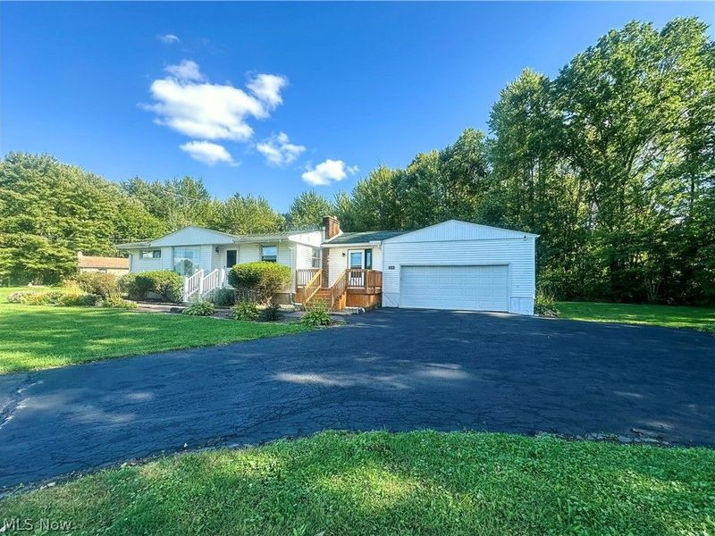 328 Geauga Portage Easterly Road NE, Cortland, OH 44410 Photo 2