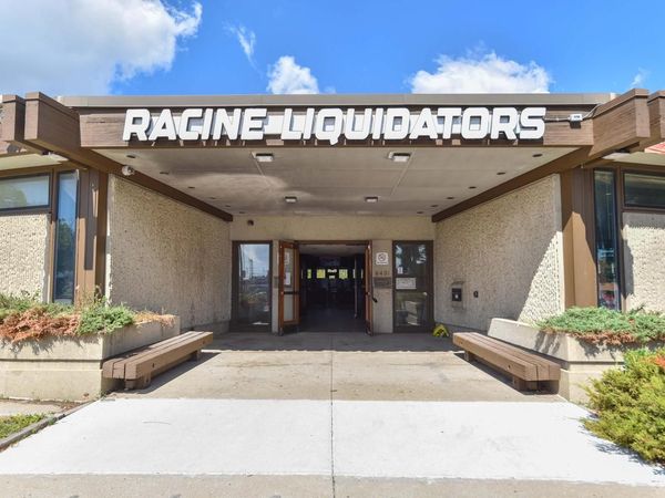 6431 N 76th STREET, Milwaukee, WI 53223