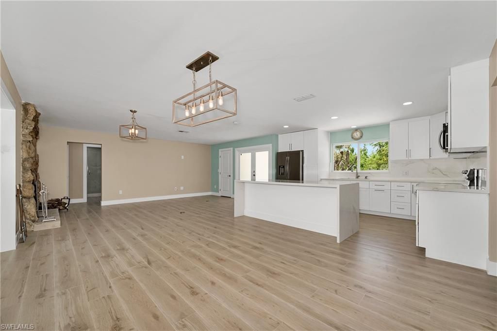 5885 Pine Tree Dr , Sanibel, FL 33957 Photo
