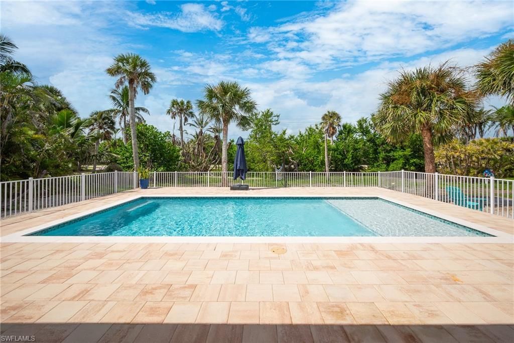 5885 Pine Tree Dr , Sanibel, FL 33957 Photo