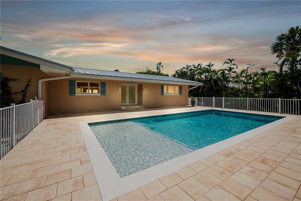 5885 Pine Tree Dr , Sanibel, FL 33957 Photo