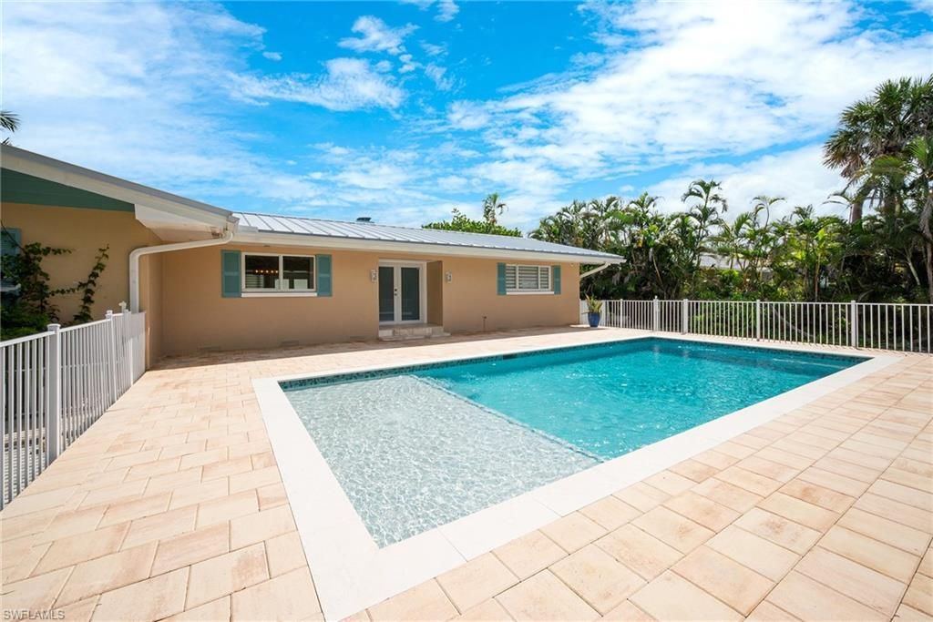 5885 Pine Tree Dr , Sanibel, FL 33957 Photo