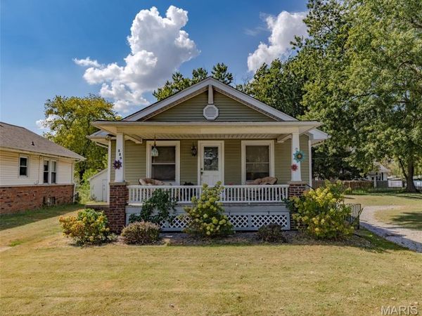 220 Minton Street , Carlinville, IL 62626