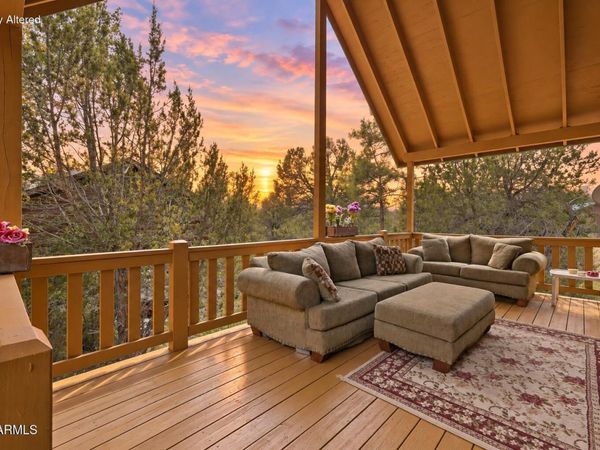 2803 Dogleg Way, Overgaard, AZ 85933