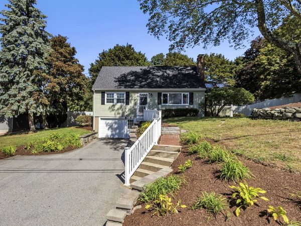 4 Stratton Rd, Hudson, MA 01749