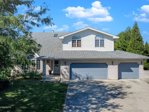 8220 Rutherford Drive , Woodridge, IL 60517