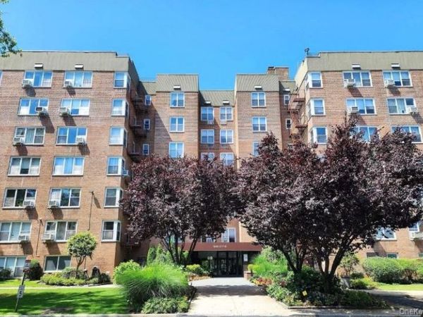 18-50 211 Street , Unit 2K, Bayside, NY 11360