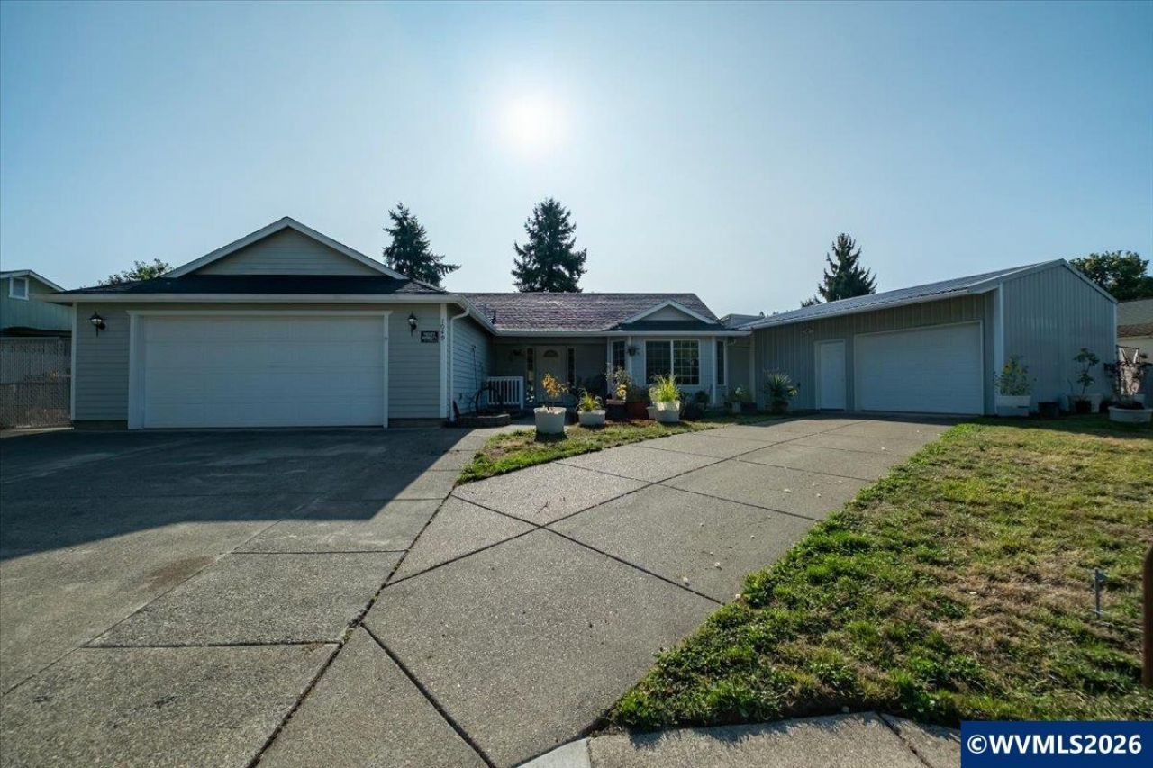 1049 29th Av, Sweet Home, OR 97386 Main Photo