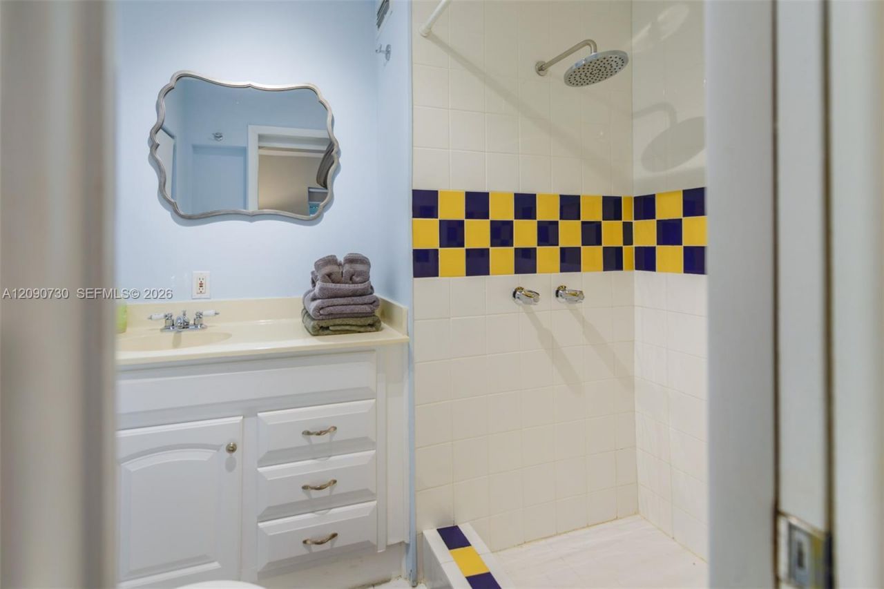 229 SW 19th Rd , Unit ., Miami, FL 33129 Photo