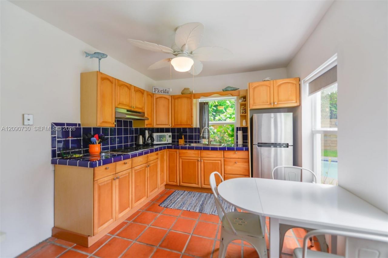 229 SW 19th Rd , Unit ., Miami, FL 33129 Photo