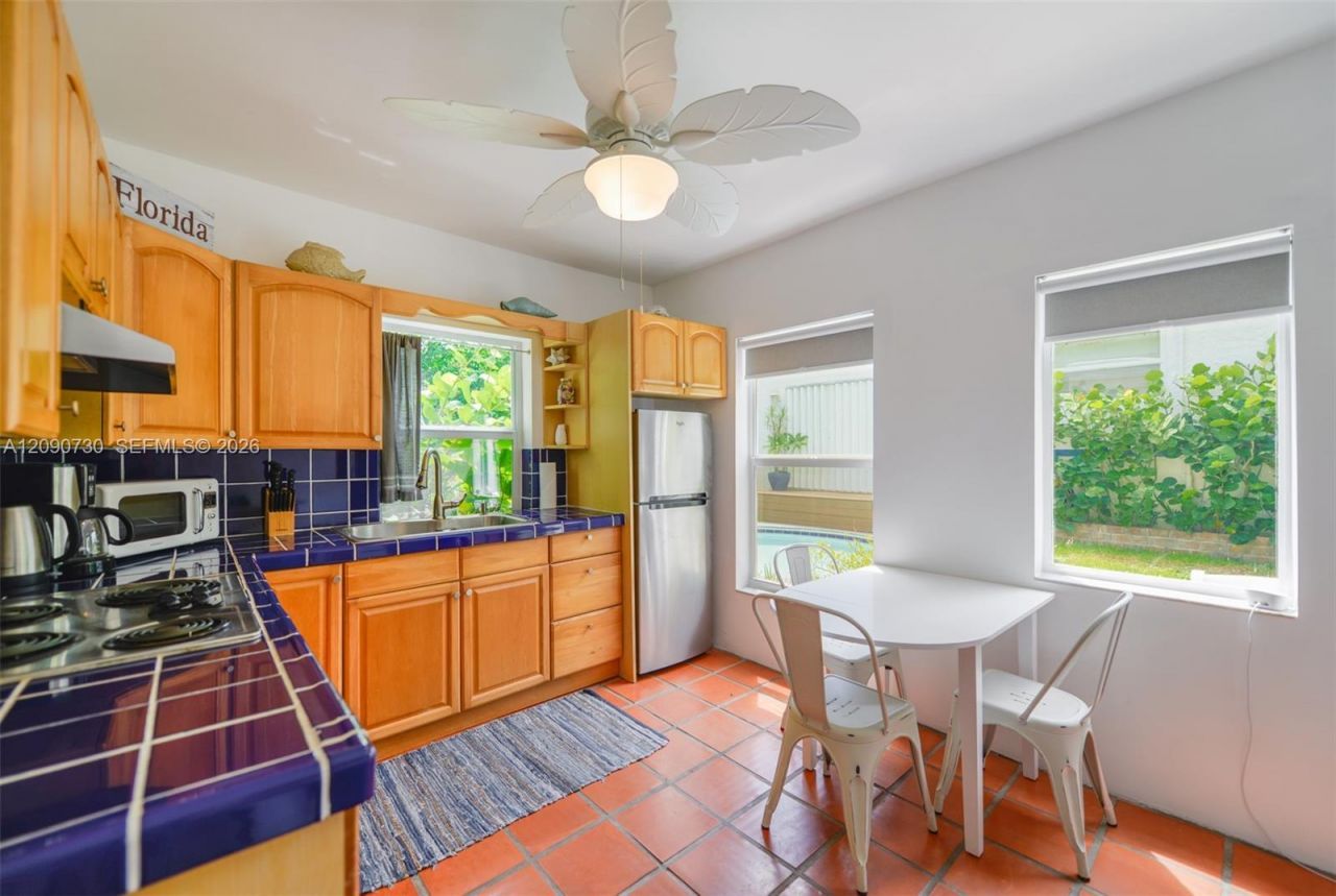 229 SW 19th Rd , Unit ., Miami, FL 33129 Photo