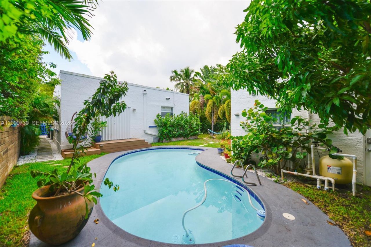 229 SW 19th Rd , Unit ., Miami, FL 33129 Photo