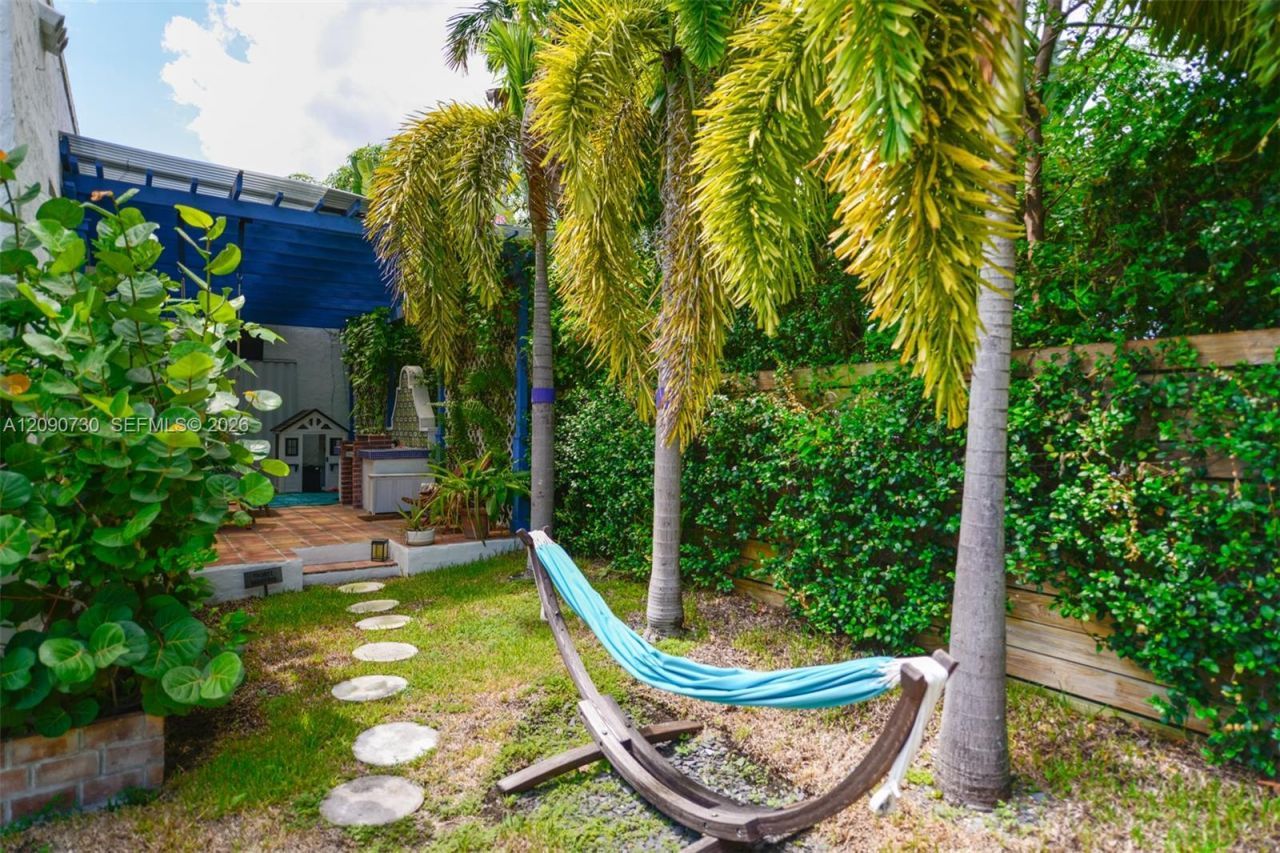 229 SW 19th Rd , Unit ., Miami, FL 33129 Photo