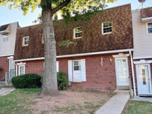 736 VILLAGE LANE , POTTSTOWN, PA 19464