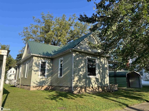 204 N 3rd Street, Farmington, IA 52626