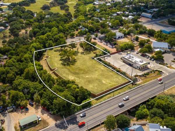 620 E San Antonio ST, Fredericksburg, TX 78624