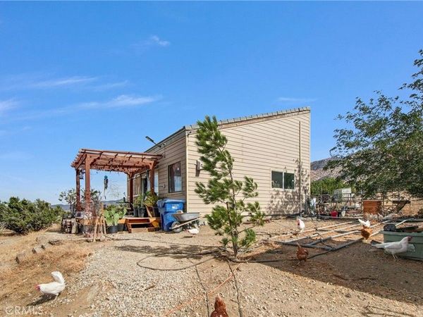 10392 Cima Mesa Road, Juniper Hills, CA 93543