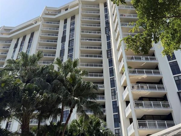 1000 Quayside Ter , Unit 1807, Miami, FL 33138