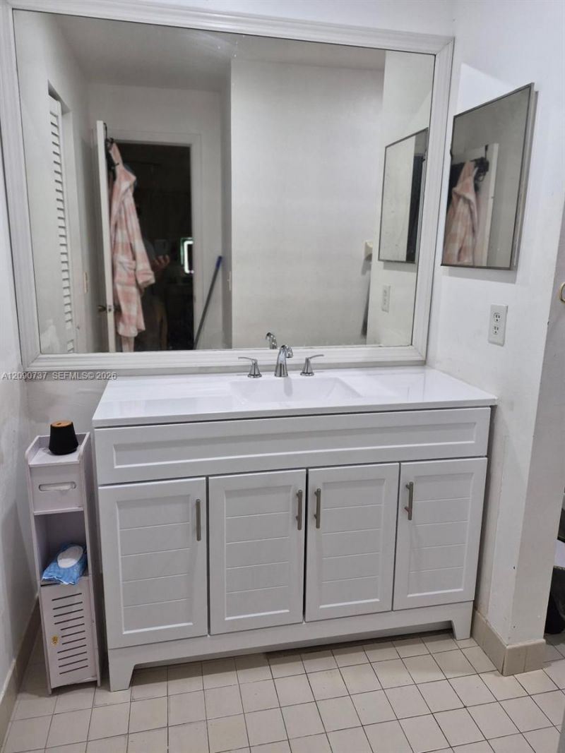 20680 NE 4th Ct , Unit 206, Miami, FL 33179 Photo