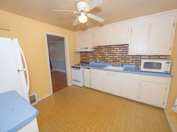 1613 Glenwood Avenue , Joliet, IL 60435