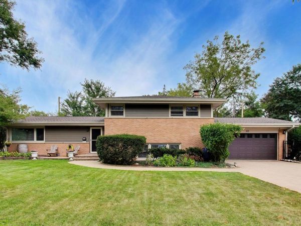 103 S Windsor Drive , Arlington Heights, IL 60004