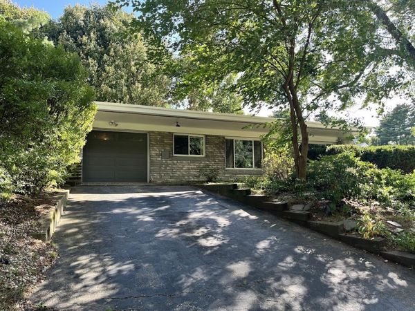 855 Bridge Street, Manchester, NH 03104