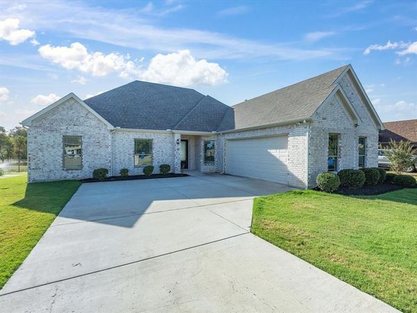 1301 Carnoustie Drive, Ennis, TX 75119