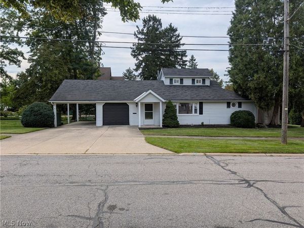 793 Park Avenue , Amherst, OH 44001