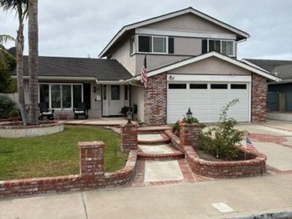 10142 Cliff Drive , Huntington Beach, CA 92646