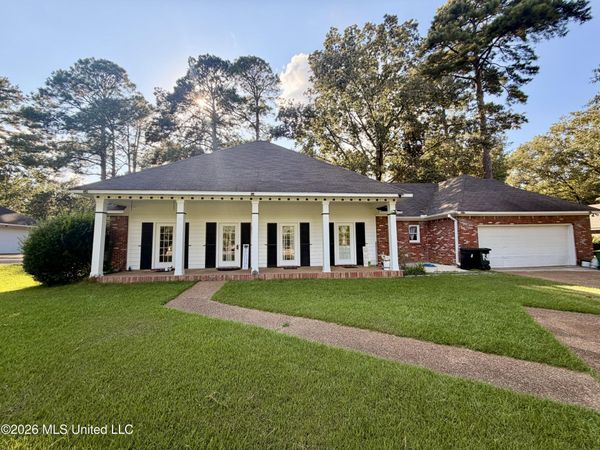 207 S Pear Orchard Road, Ridgeland, MS 39157