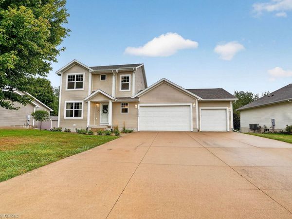 5020 Algonquin Drive, Cedar Falls, IA 50613