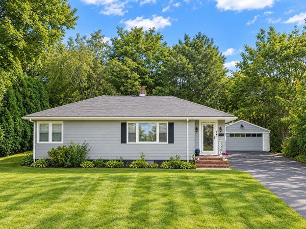7 Norfolk Ave, Dartmouth, MA 02747