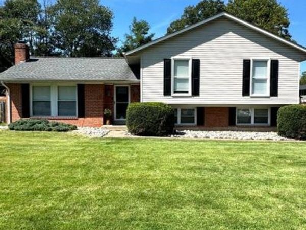 8872 OLDE MILL RUN, MANASSAS, VA 20110
