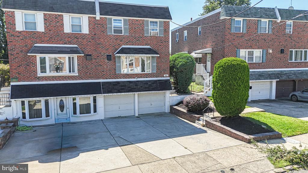 9922 S Canterbury Road, Philadelphia, PA 19114 Main Photo